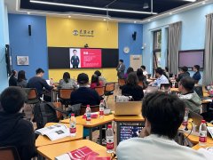 也正在练习训练过程中对参训教了精准指点